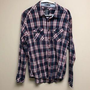 Plaid men’s buttondown